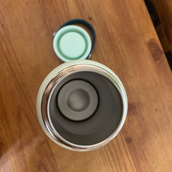 Hydroflask wide mouth with rubber base and matching cap - Picture 2 of 4